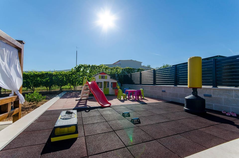 Patio, Children play ground