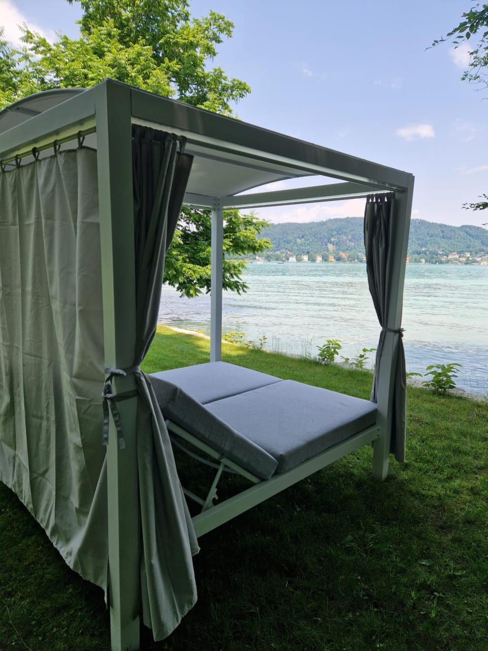 Cosy Lake cottage, 300m2 lake area just for you ! Villa in Carinthia, Austria