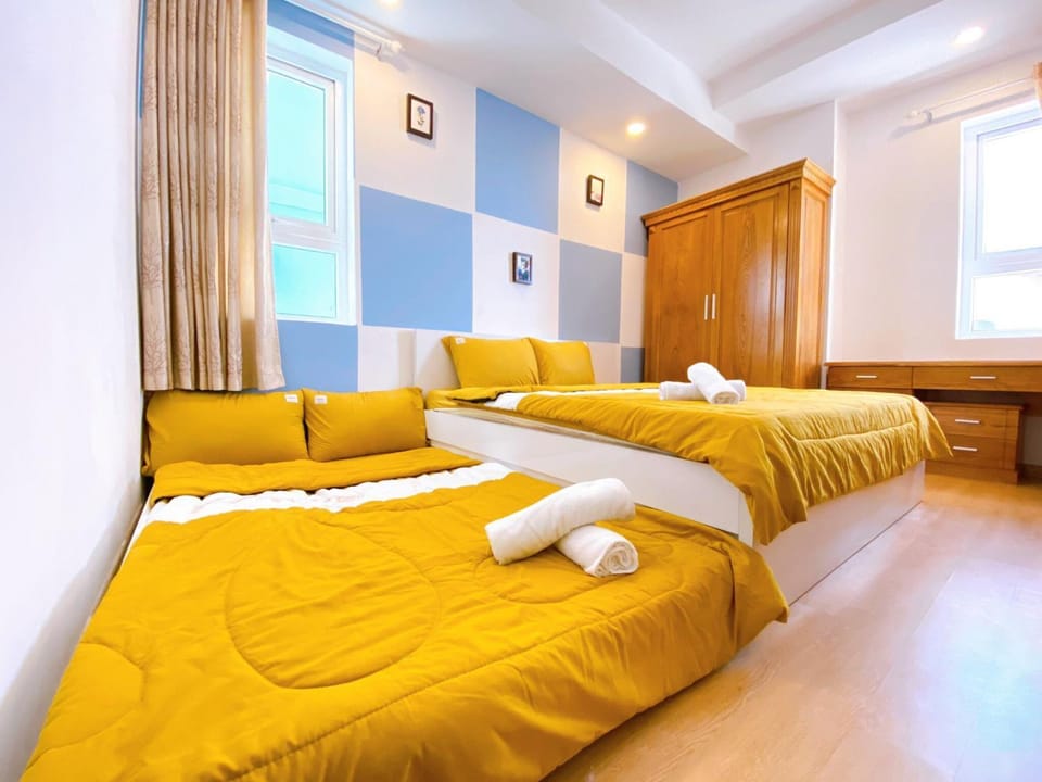 Bed, Bedroom, towels