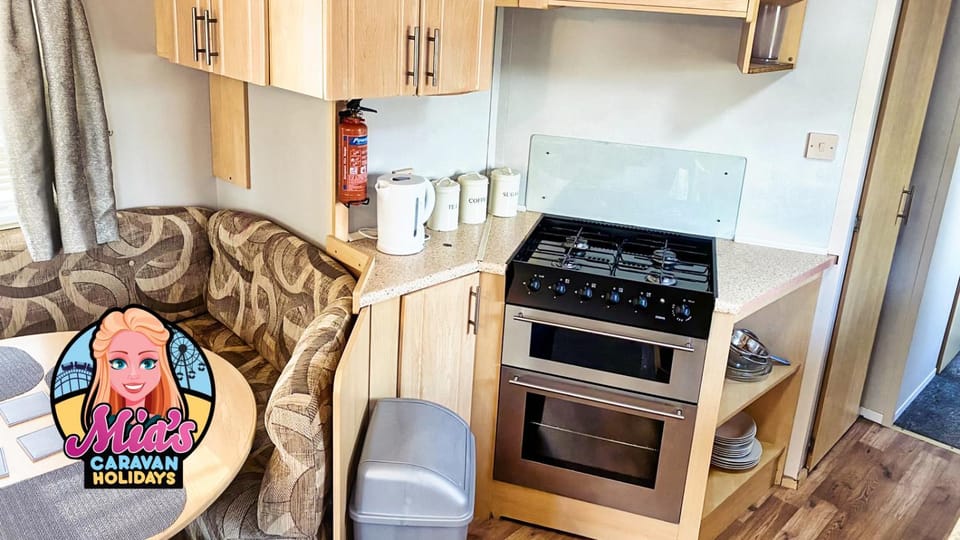 Kitchen or kitchenette, pet friendly, stove