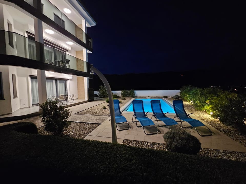 Garden, Hot Tub, Balcony/Terrace, Swimming pool