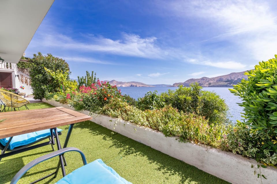 Patio, Spring, Day, Natural landscape, Garden, View (from property/room), Balcony/Terrace, Garden view, Mountain view, Sea view