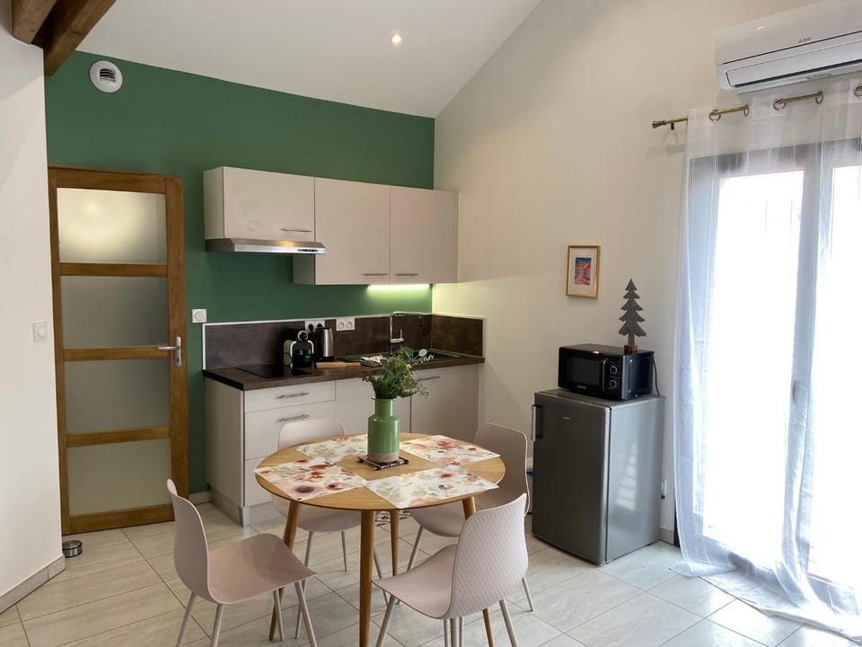 Appartement 2 à 4 personnes, Une Pause au Vert Apartment in Provence-Alpes-Côte d'Azur