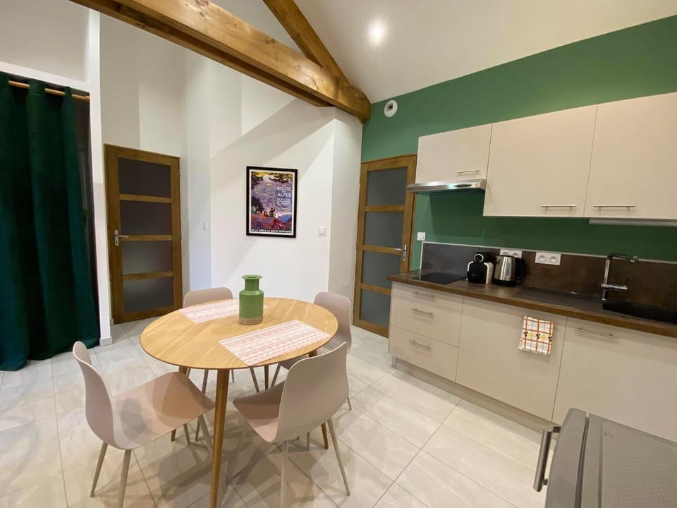 Coffee/tea facilities, Dining area