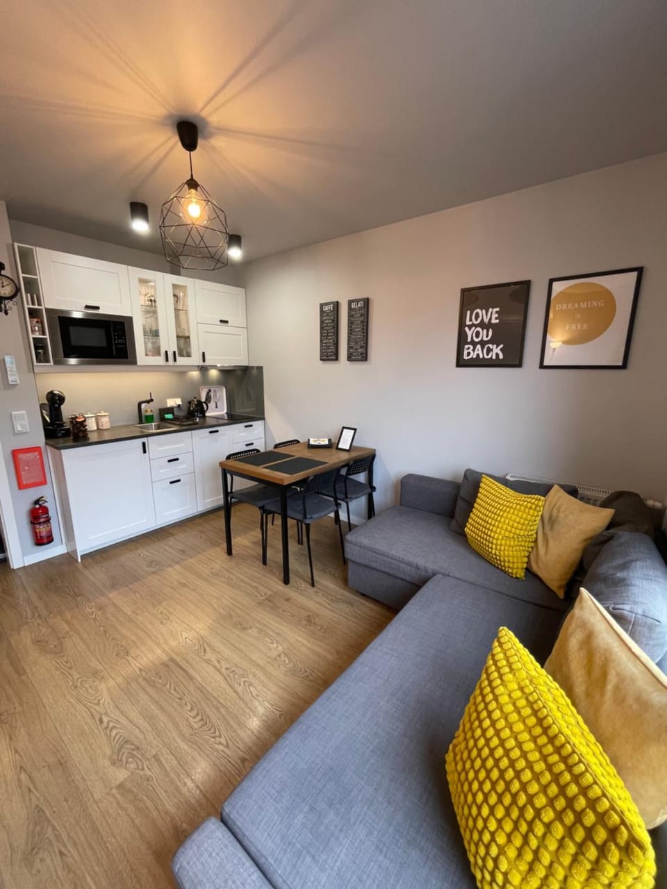 Kitchen or kitchenette, Living room, Seating area, Dining area
