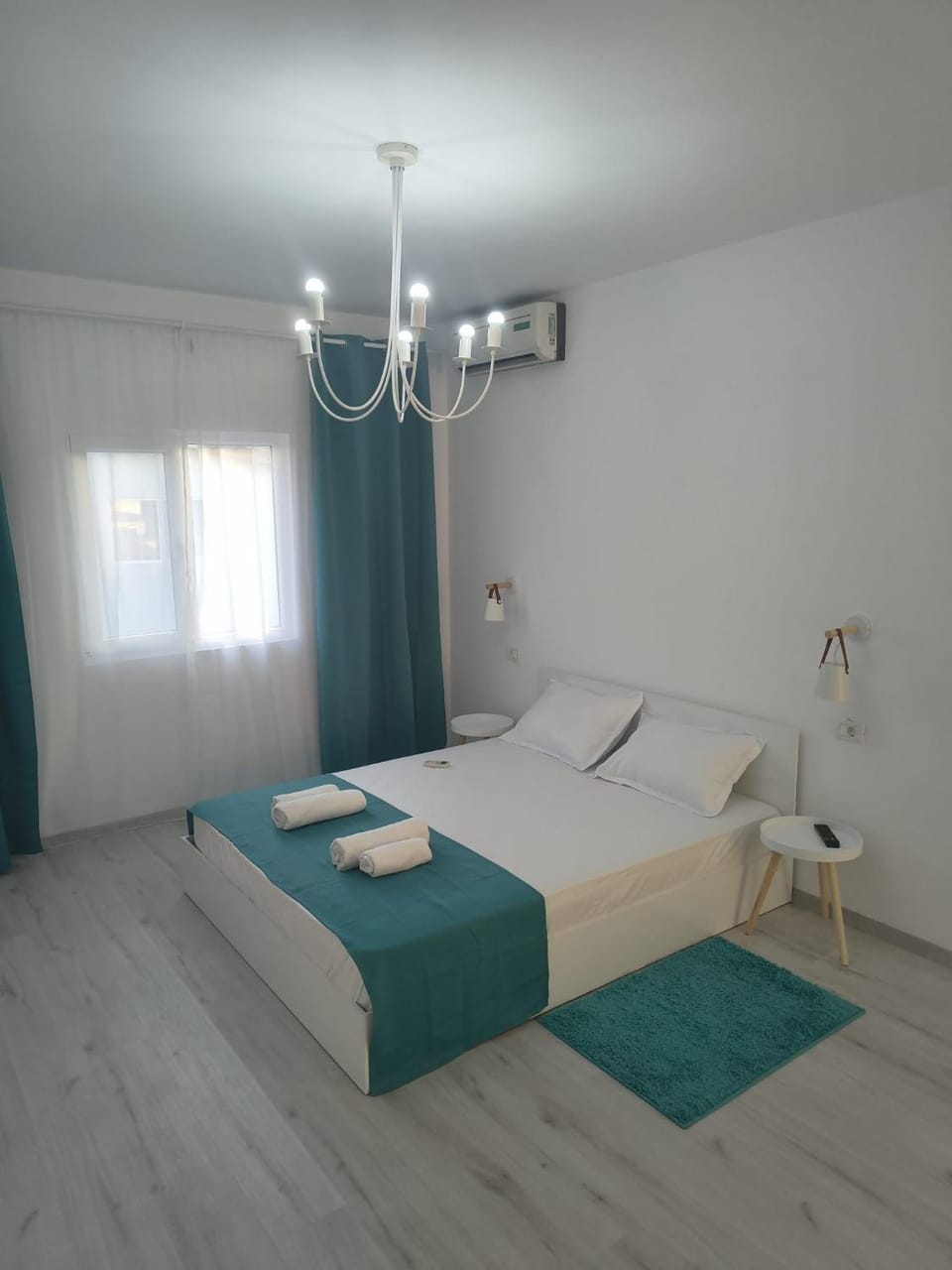 Bed, Photo of the whole room, Bedroom, air conditioner