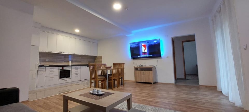 Photo of the whole room, Family