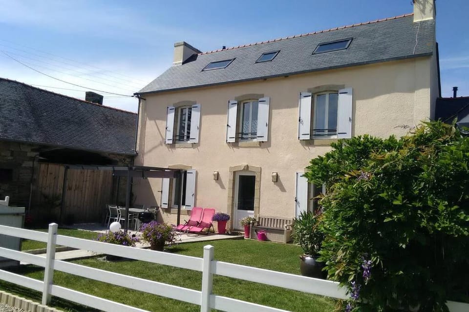 Property building, Patio, Garden view, sunbed