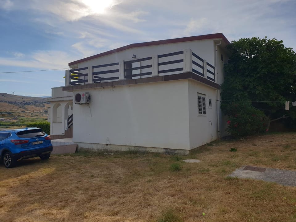 Property building, Day, Natural landscape, Parking