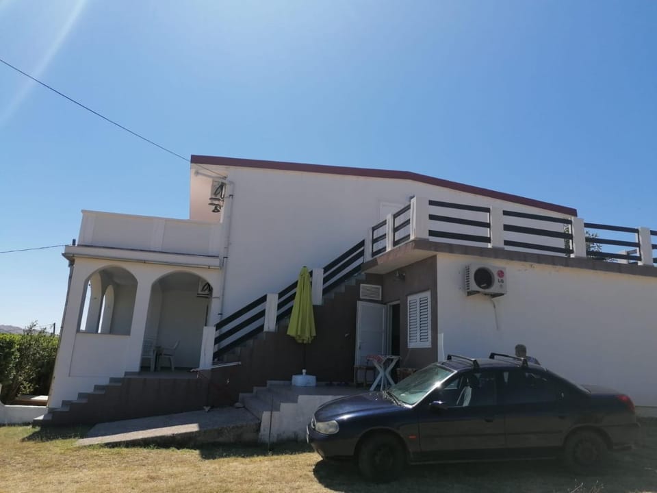 Property building, Day, Parking