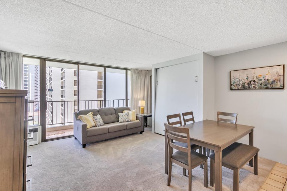 Tower 2 Suite 1208 -QQE condo Apartment in Honolulu