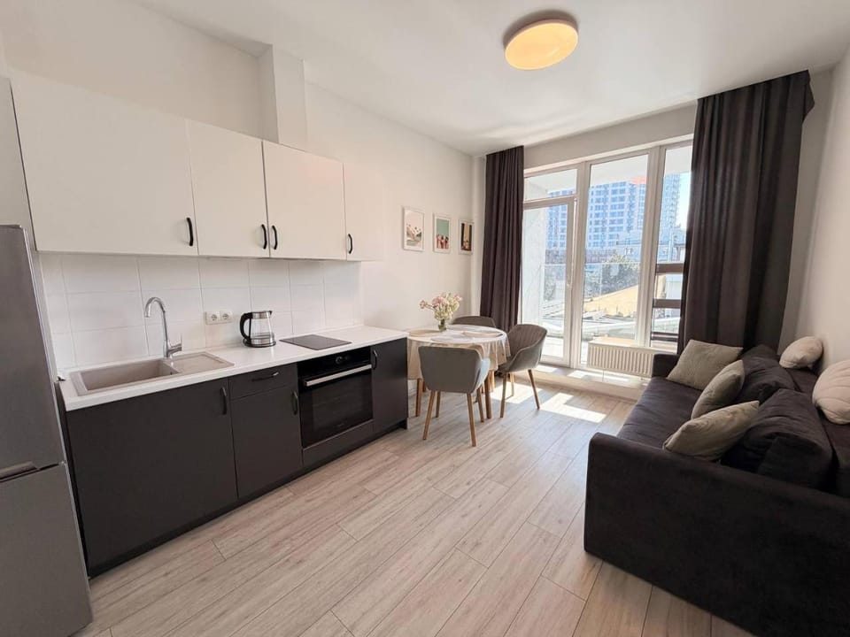 Kitchen or kitchenette, Seating area, Dining area, stove