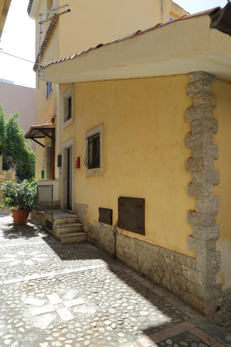 Property building, Facade/entrance