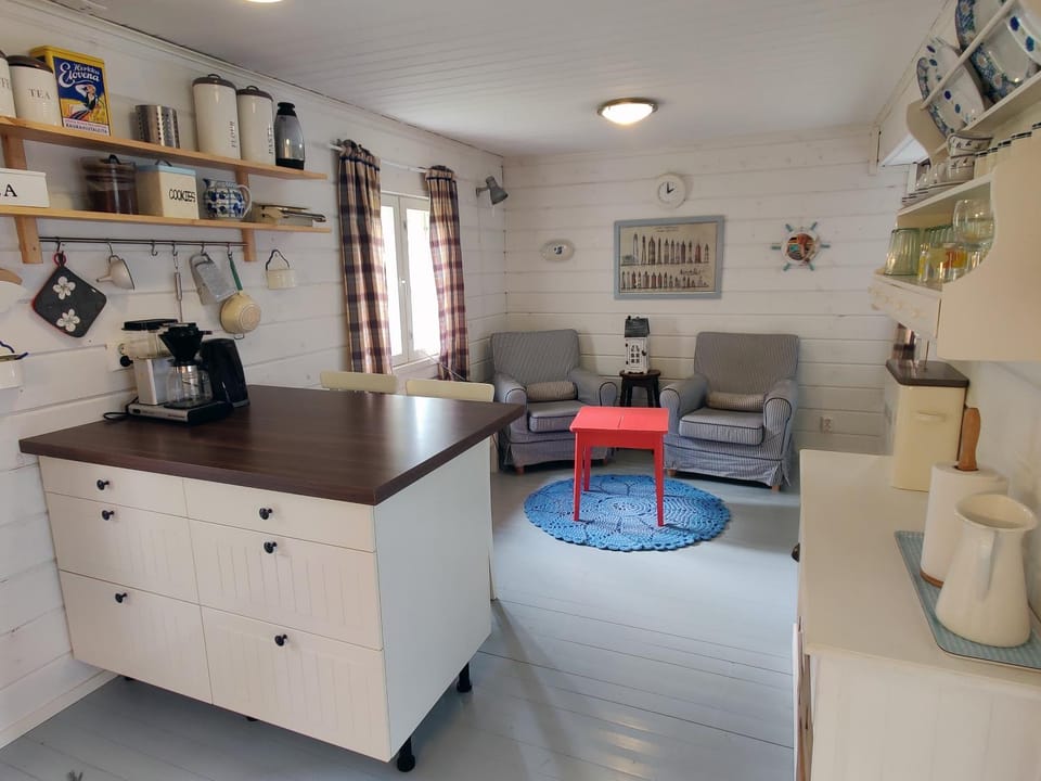 Kitchen or kitchenette, Living room, Seating area