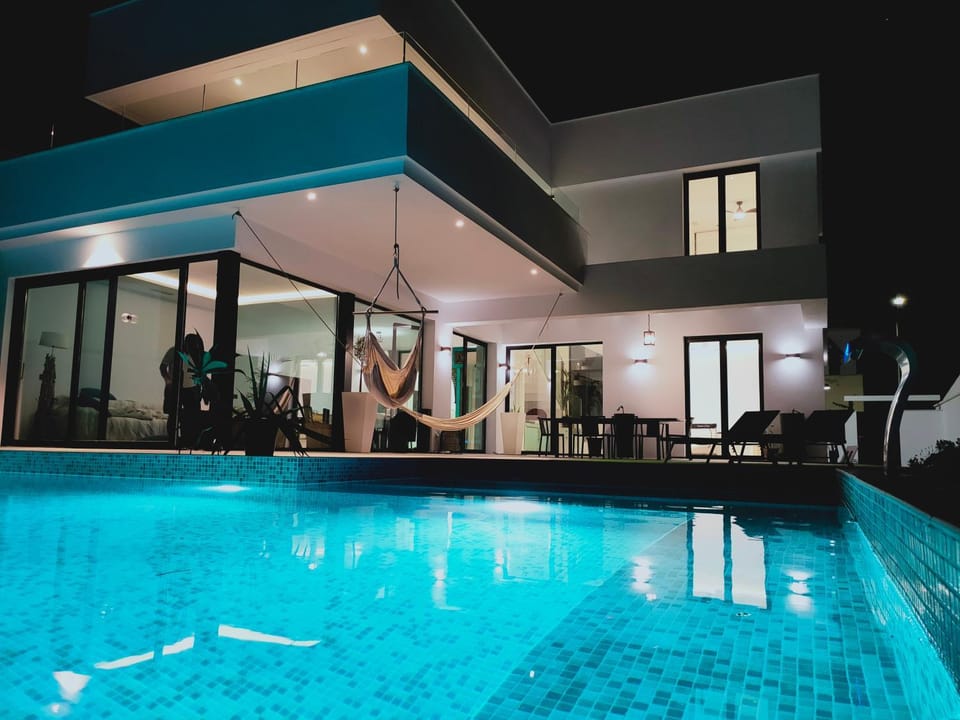 Facade/entrance, Swimming pool
