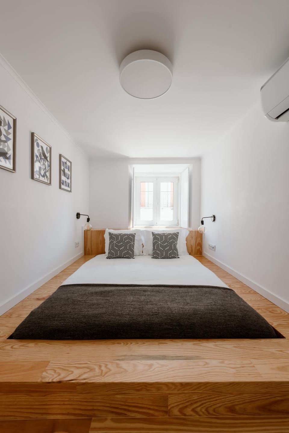 Bed, Photo of the whole room, Bedroom