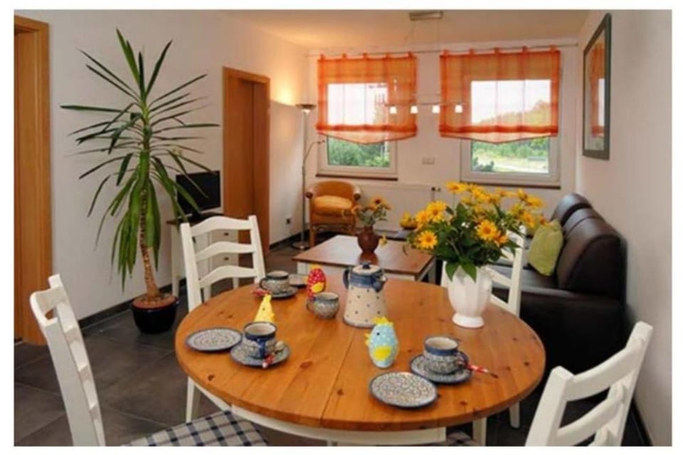 Staff, Living room, Photo of the whole room, Dining area