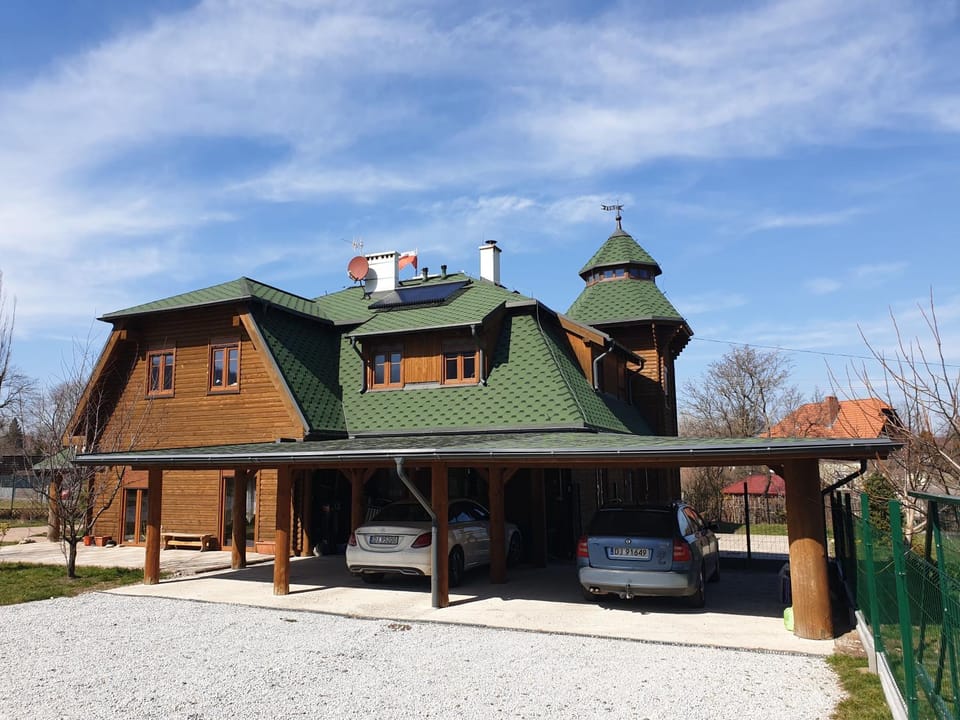 Jelenia Góra DWOREK ZIELONKA Apartment in Lower Silesian Voivodeship