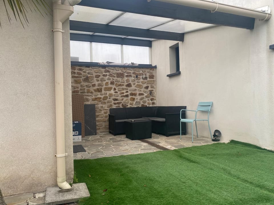 Jolie Maisonnette Studio Apartment in Saint-Herblain