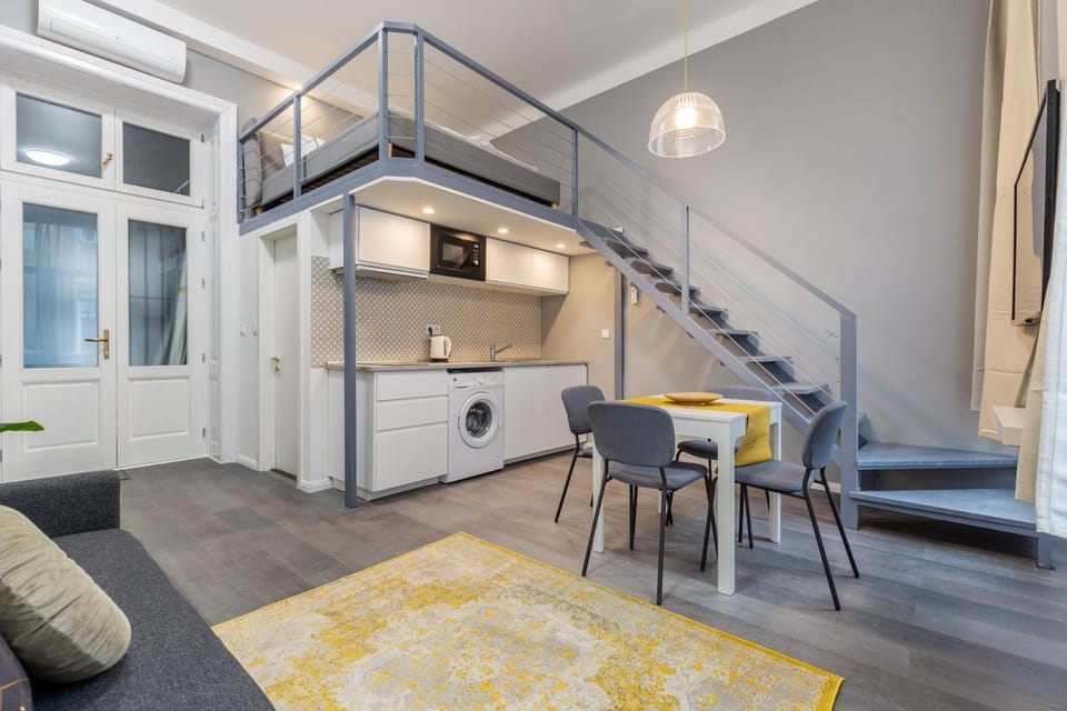 View (from property/room), View (from property/room), Kitchen or kitchenette, Living room, Photo of the whole room, Seating area, Dining area, furniture, minibar, pet friendly, stove