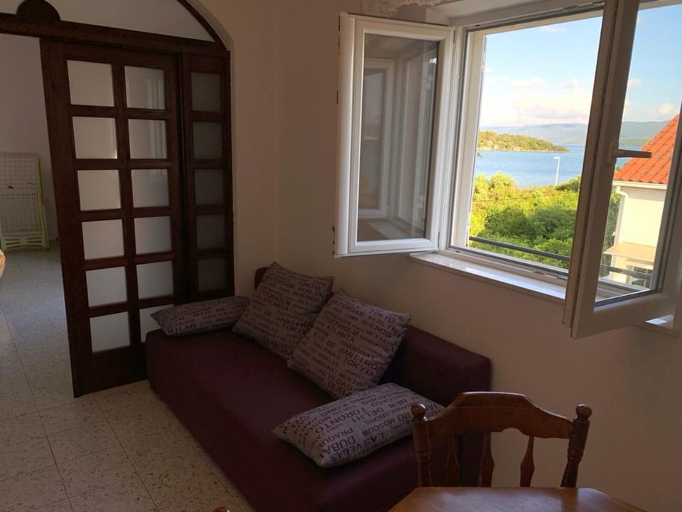Natural landscape, View (from property/room), Balcony/Terrace, Living room, Seating area, Mountain view, Sea view