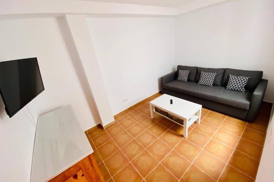 Communal lounge/ TV room, Bed, TV and multimedia, Living room