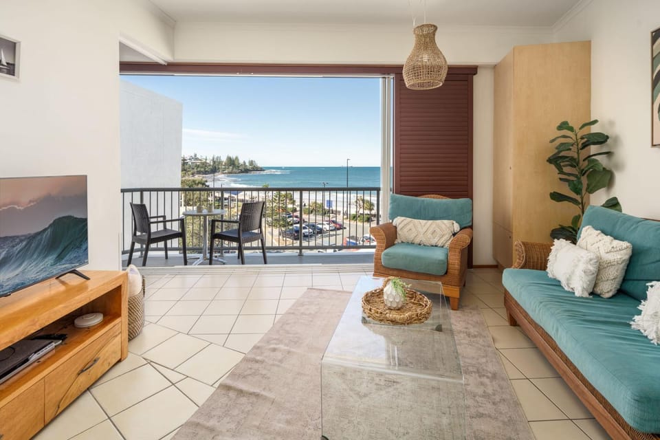 Patio, Natural landscape, TV and multimedia, View (from property/room), Balcony/Terrace, Living room, Seating area, Sea view