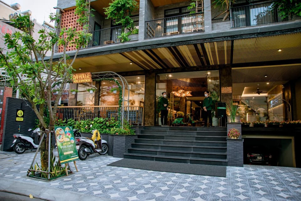 Facade/entrance