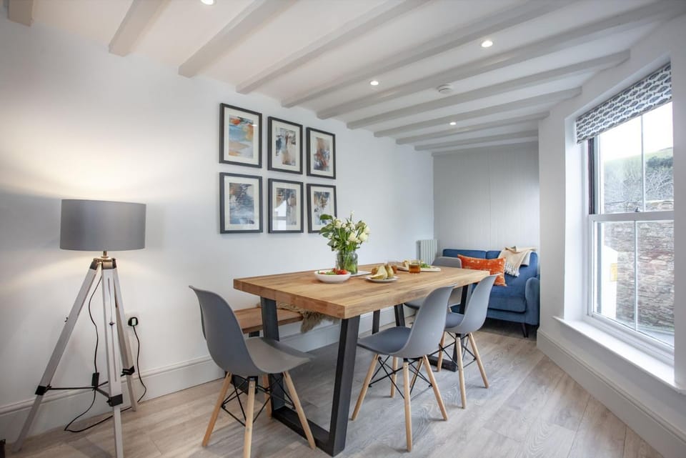 Seating area, Dining area