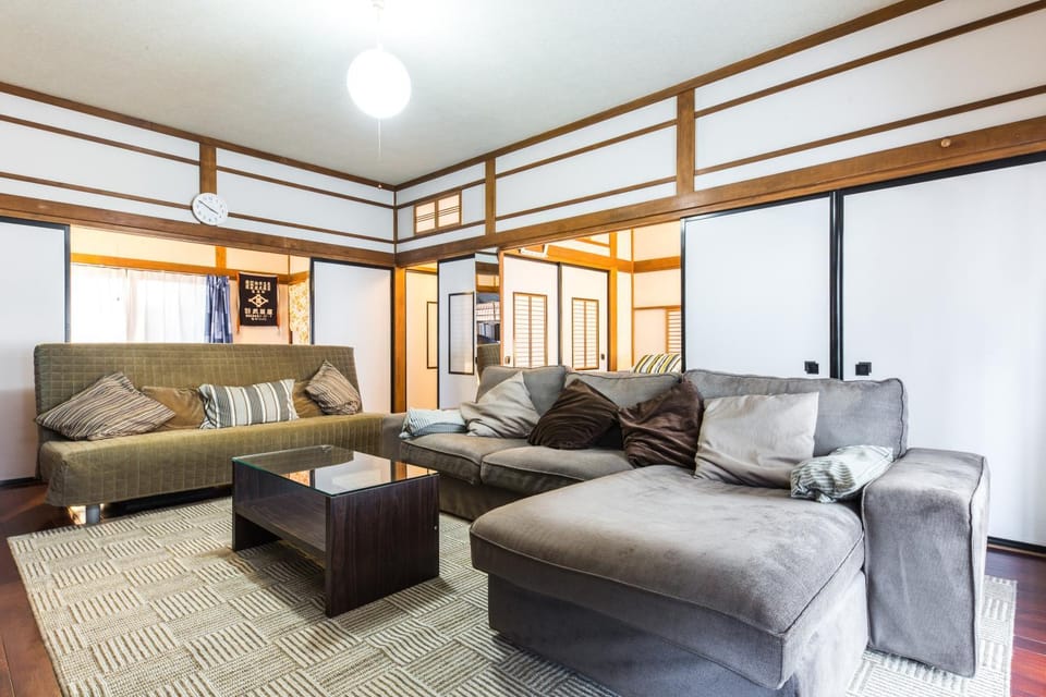 TV and multimedia, Living room, Seating area, air conditioner