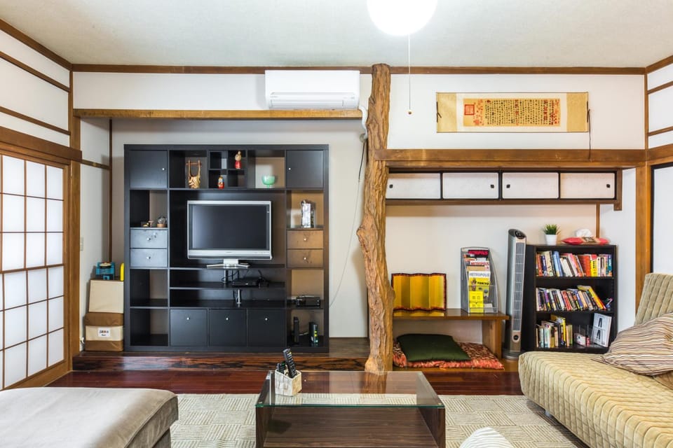 Library, TV and multimedia, Living room, Seating area, air conditioner