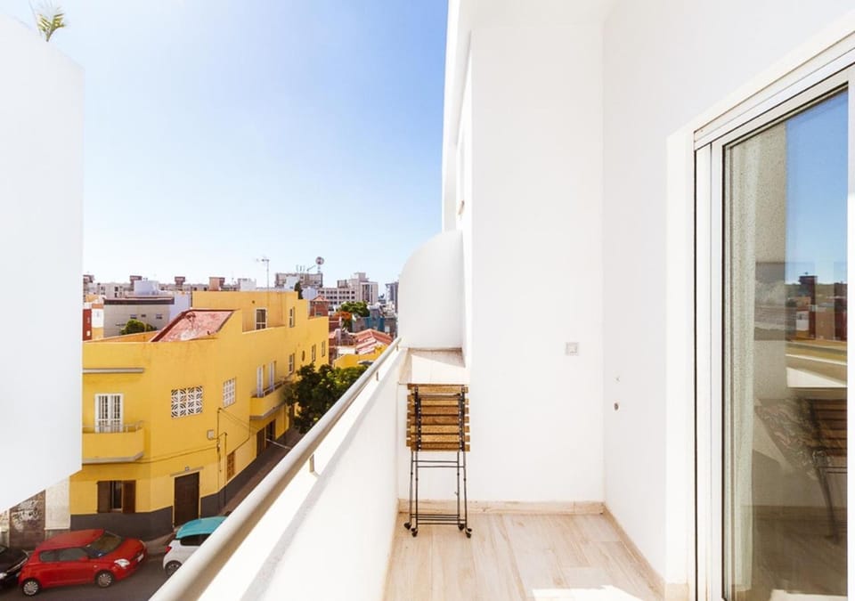 Facade/entrance, Balcony/Terrace, City view, Street view