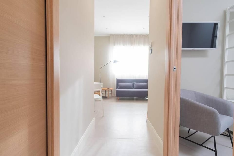 Bed, TV and multimedia, Living room