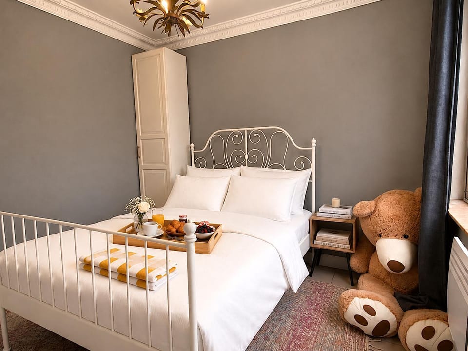 Bed, Photo of the whole room, Bedroom
