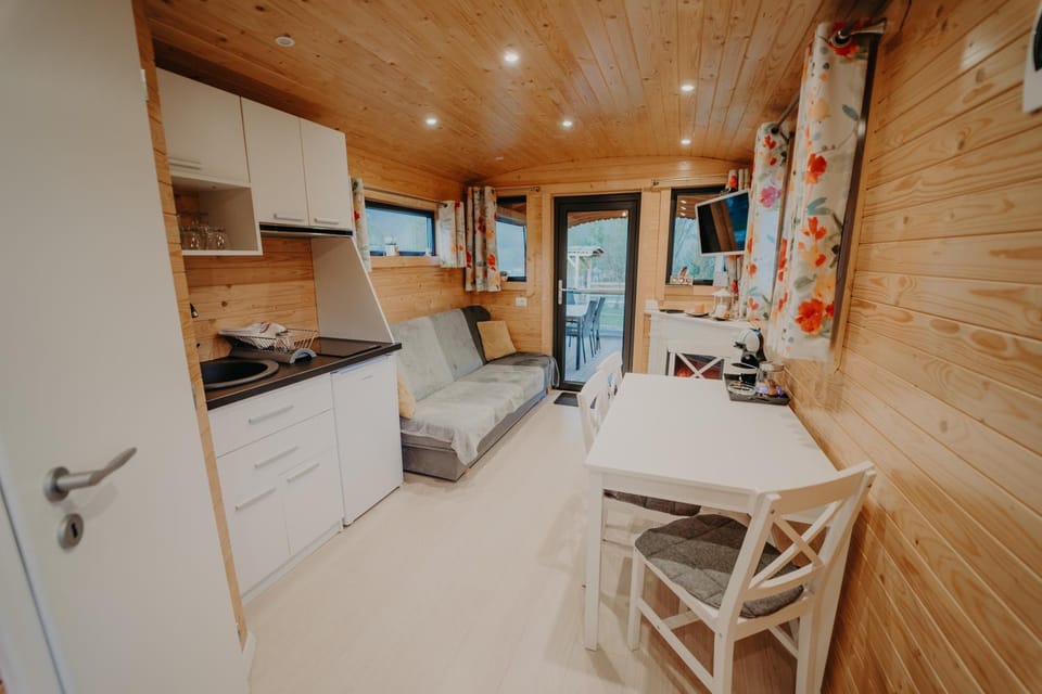 Kitchen or kitchenette, Living room, Seating area, Dining area, pet friendly