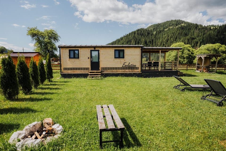 Property building, Spring, Day, Natural landscape, Garden, Mountain view, sunbed