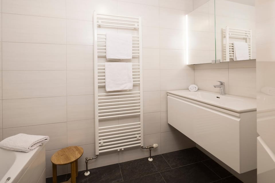 Bathroom, towels