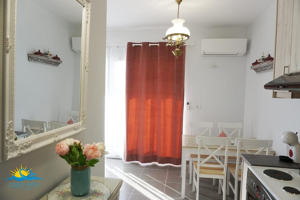 Kitchen or kitchenette, Other, Photo of the whole room, Decorative detail, Dining area