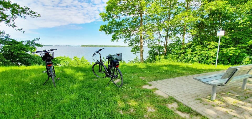 Cycling, Lake view
