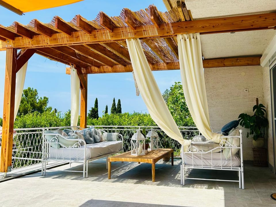 Day, Balcony/Terrace, Seating area