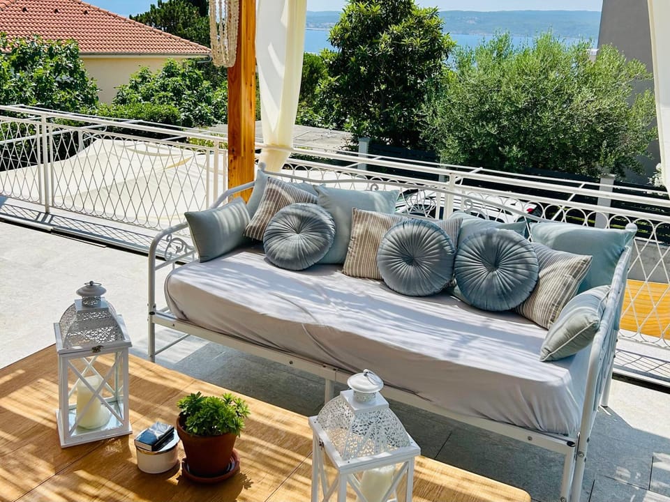 Day, Balcony/Terrace, Seating area, Sea view