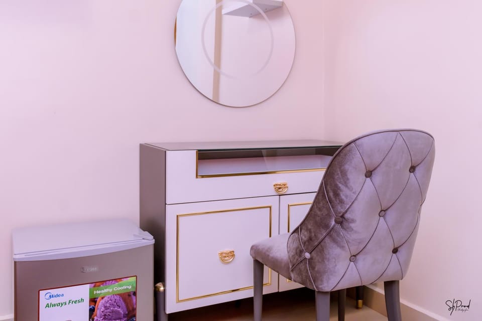 Bedroom, City view