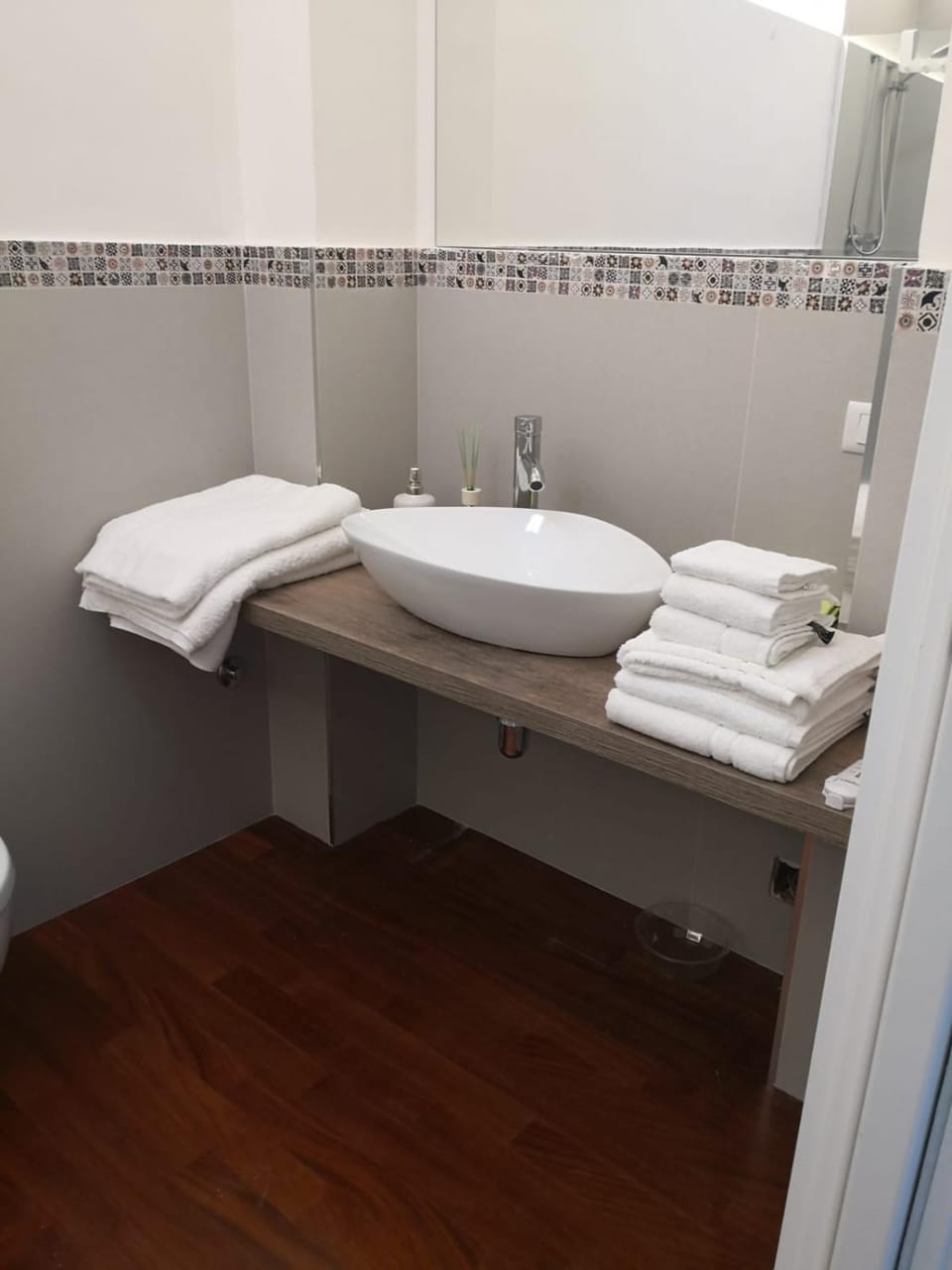 Bathroom, towels