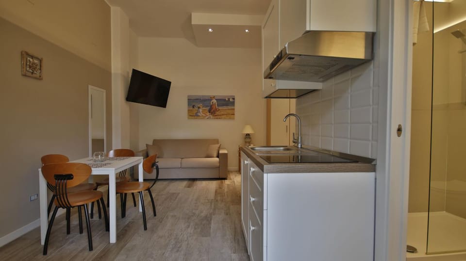 TV and multimedia, Kitchen or kitchenette, Living room, Dining area