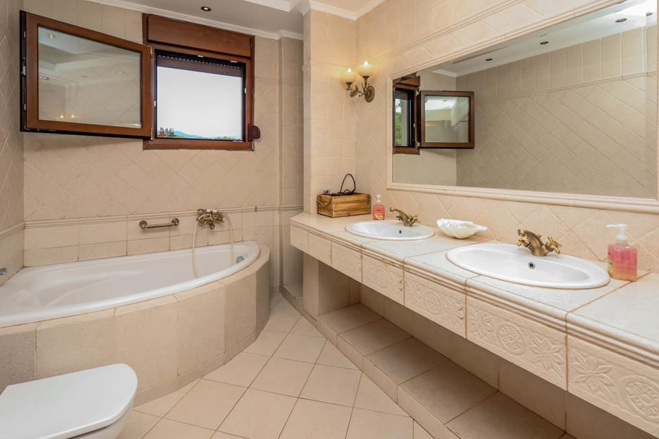 Suite Acropolis Serres With Parking Next to Center Apartment in Decentralized Administration of Macedonia and Thrace