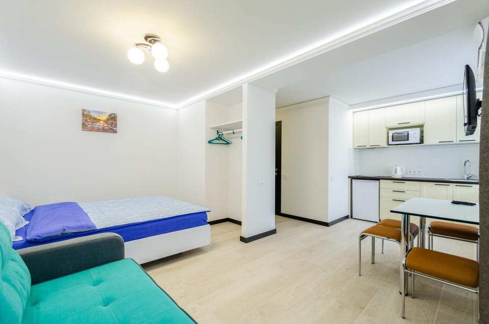 Kitchen or kitchenette, Dining area, minibar