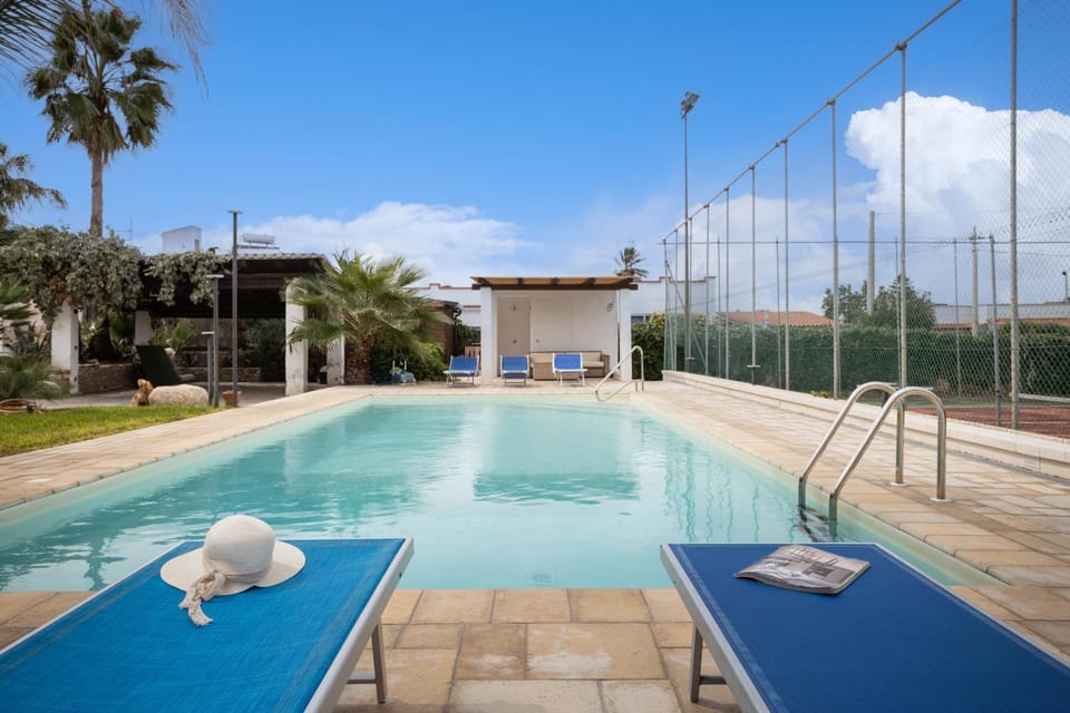 Day, Pool view, Swimming pool, sunbed