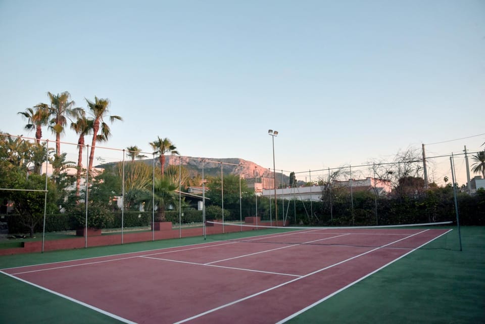 Tennis court