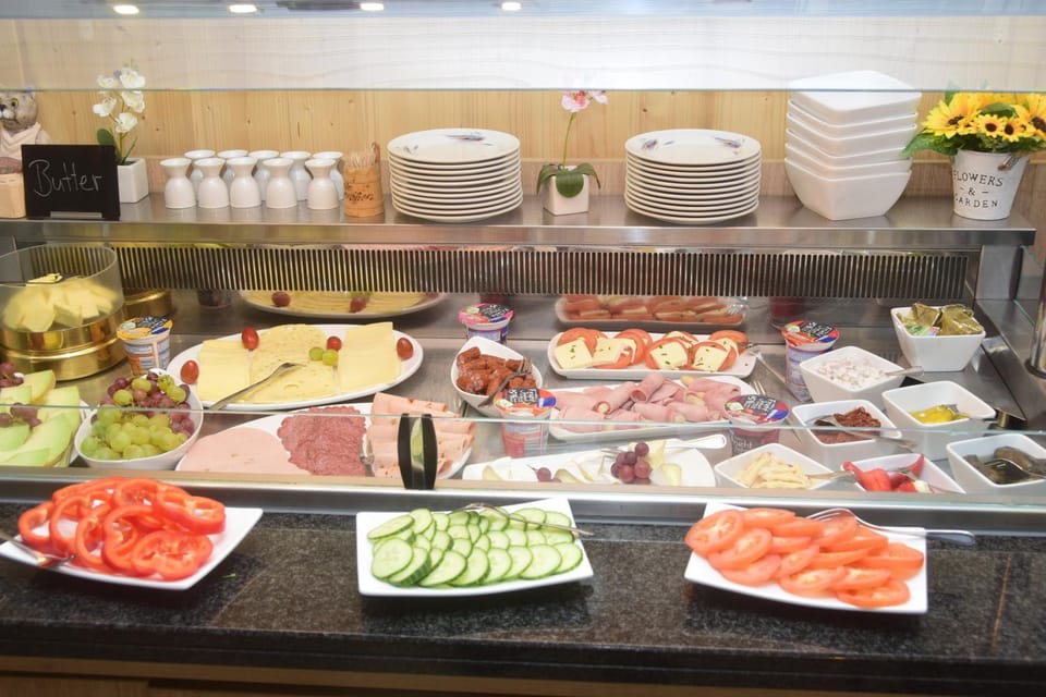Breakfast, Buffet breakfast