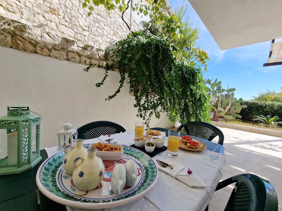 Patio, Balcony/Terrace, Breakfast, Lunch